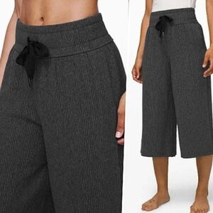 Lululemon Retreat Yourself Women's Gray Copped Pants Lounge Yoga Size 4
